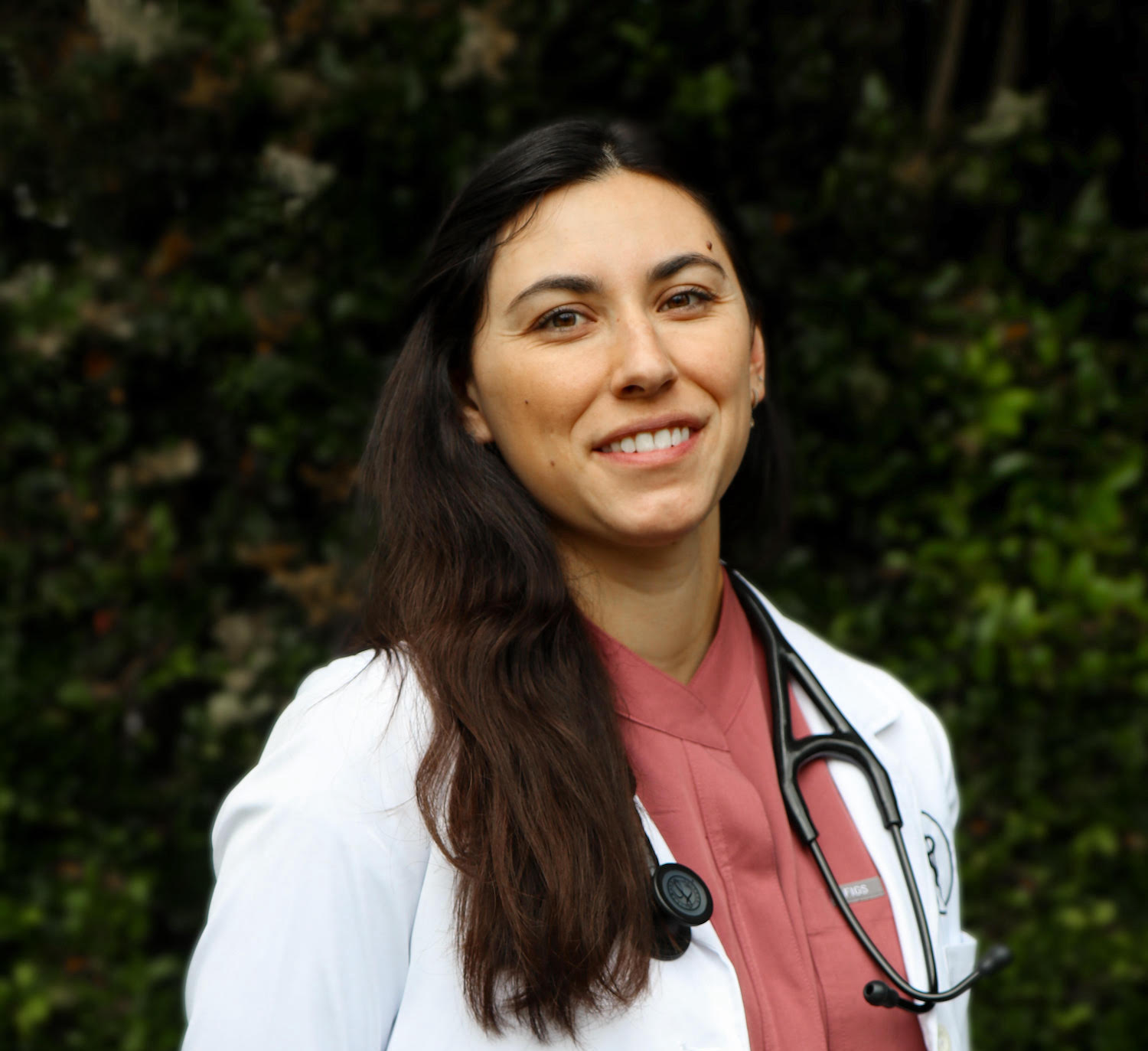Welcome Dr. Marissa Robertson to the Newport Harbor Animal Hospital Team!
